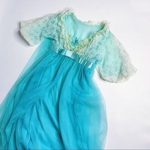 Stunning Vintage 1960 babydoll blue nightgown and robe